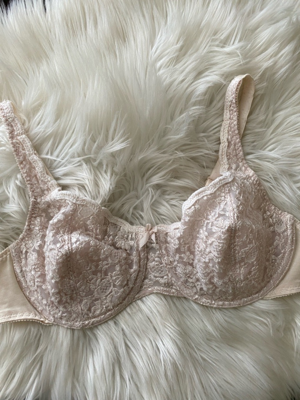 Vintage Olga Lace Underwire Bra in ivory- Women's Intimates